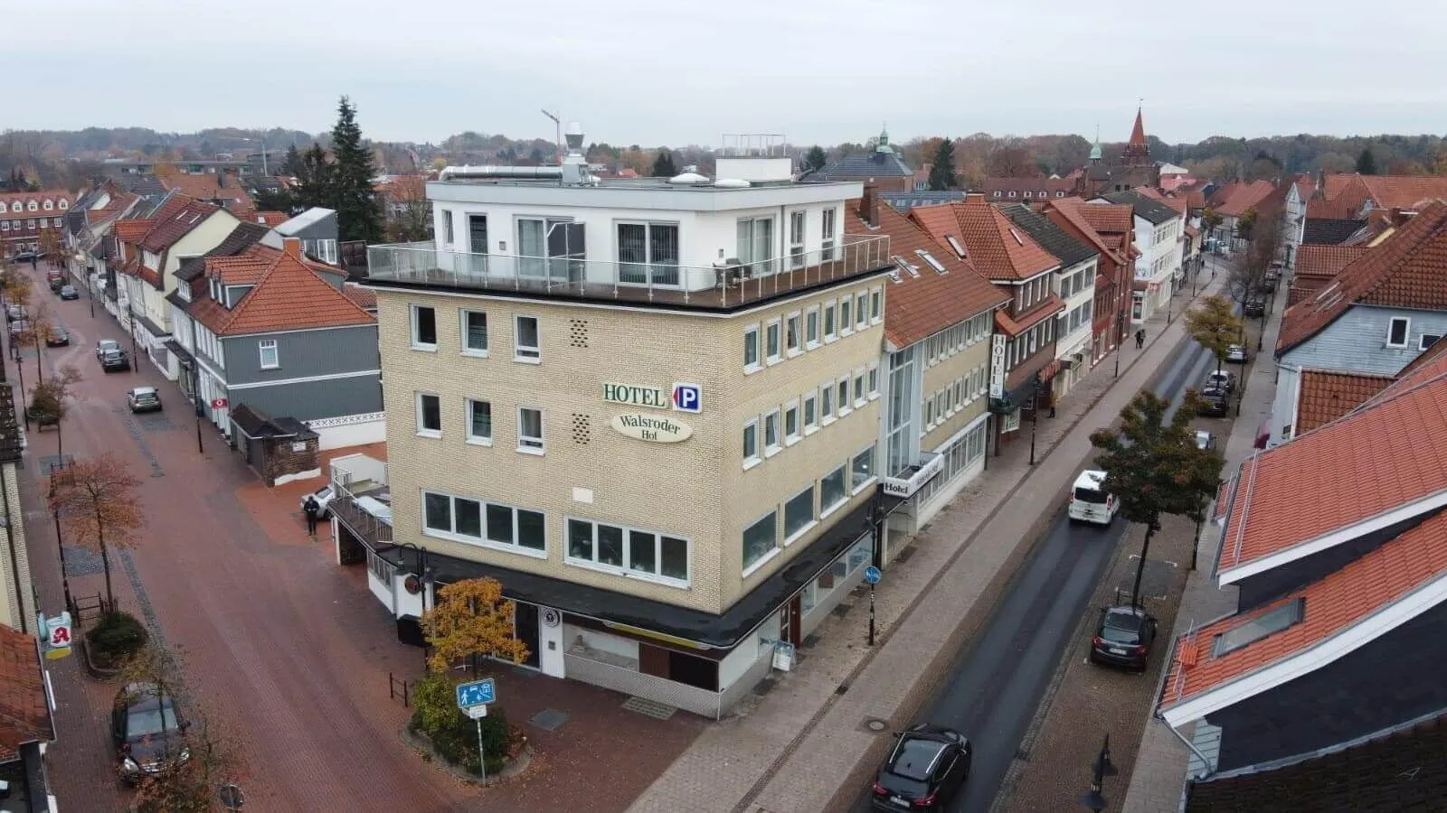 Der umgebaute Hotelkomplex in der Walsroder Innenstadt von oben