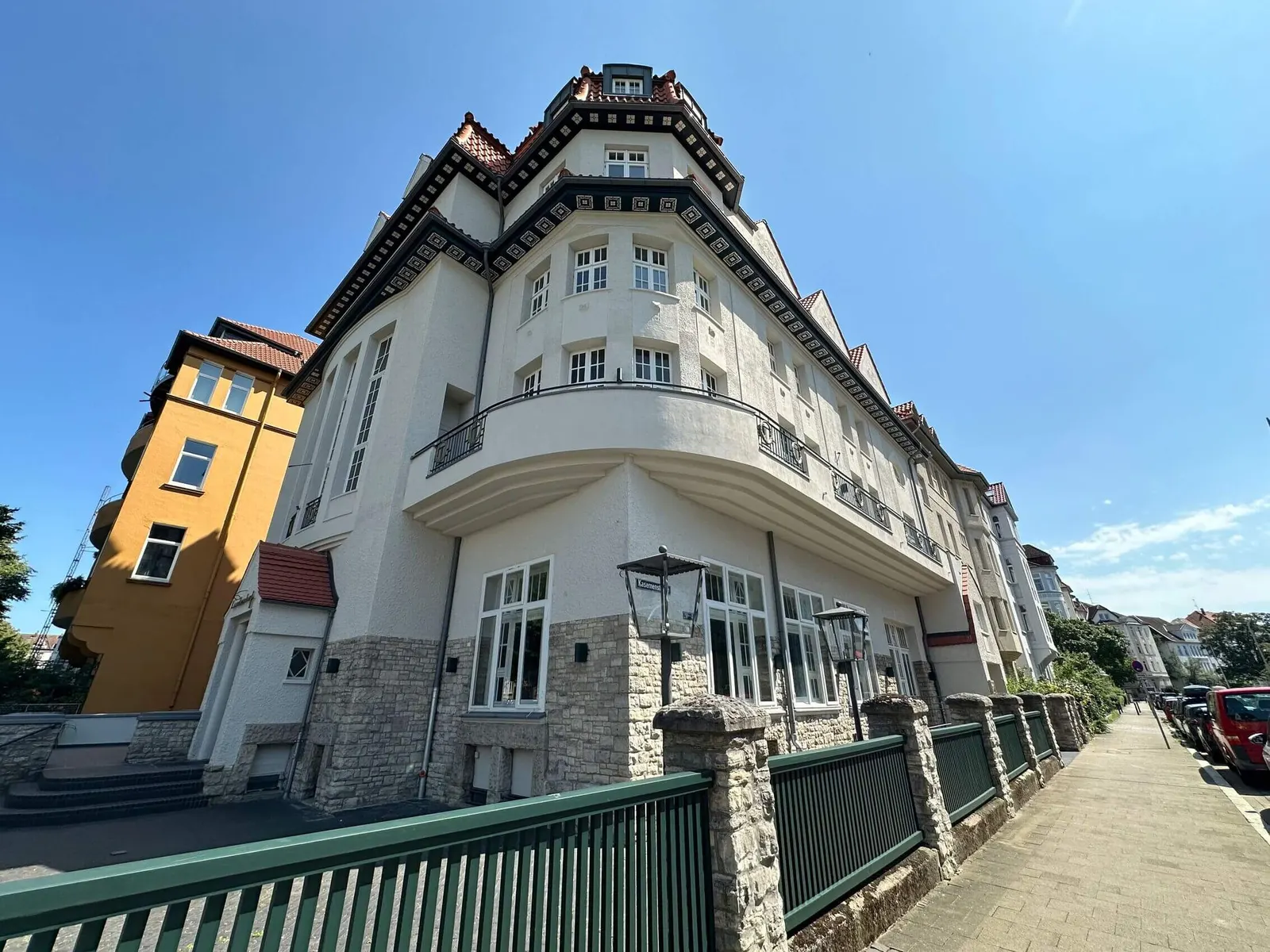 Der Lindenhof nach dem Umbau, Ansicht von der Straßenecke